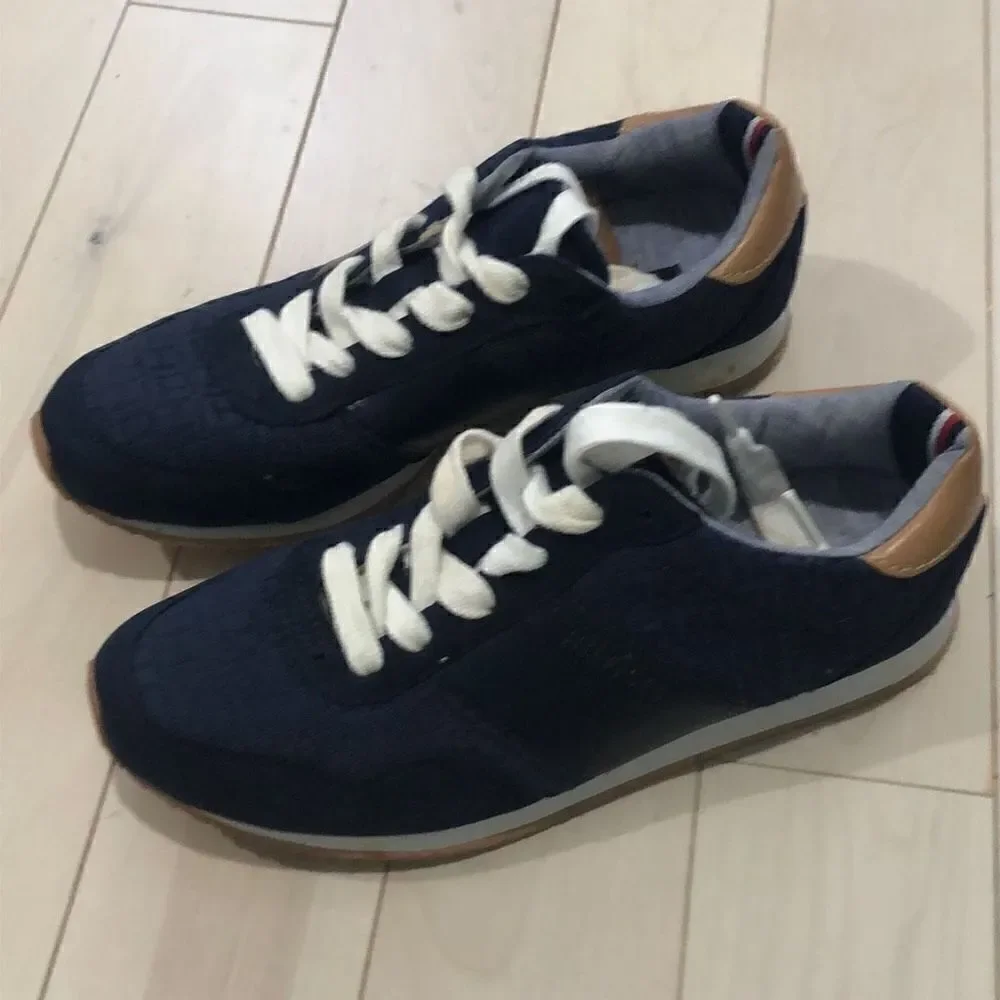 NWOT Tommy Hilfiger Boy's Navy Blue Lace Up Sneakers Size 7M